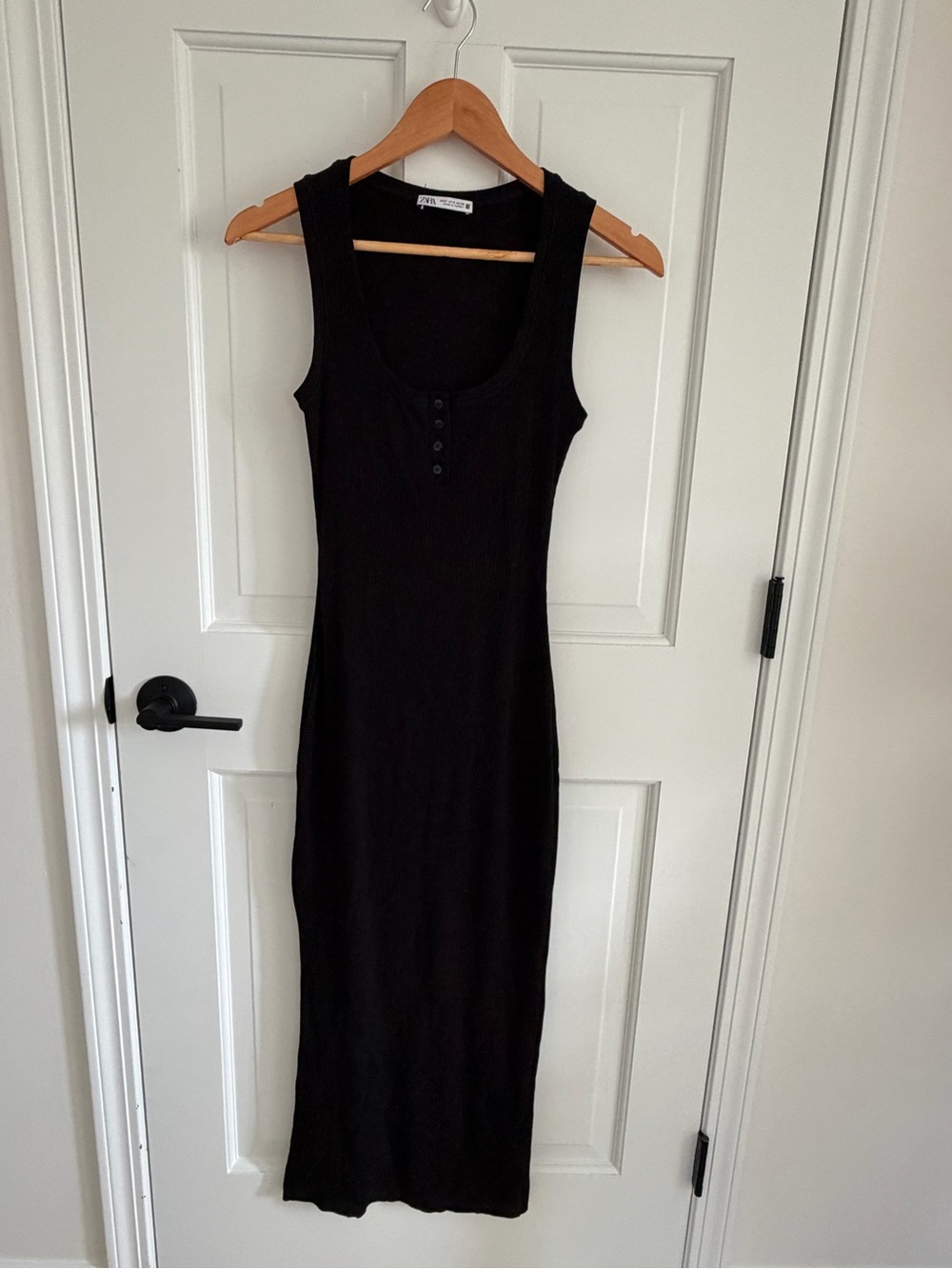Zara Sleeveless Ribbed Black Midi Dress